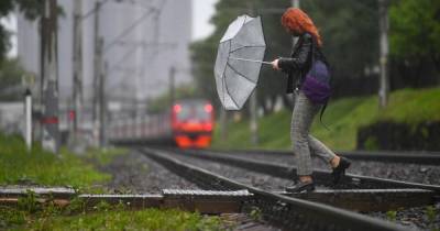 Москвичам пообещали дожди и грозы
