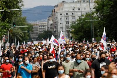 Греки вышли на первую забастовку после начала пандемии. Не хотят работать четыре дня в неделю