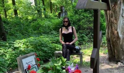 Известную тюменку Алену Водонаеву осудили за фото на могиле Балабанова