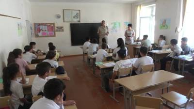 Российские миротворцы посетили урок русского языка в карабахской школе