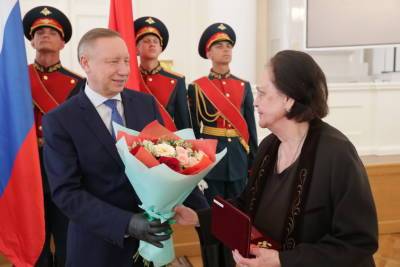 57 петербуржцев получили государственные награды в Смольном