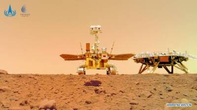 Китайский марсоход "Чжужун" прислал селфи с красной планеты