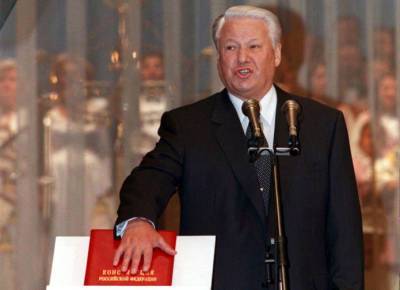 Руцкой рассказал о роли иностранцев из окружения Ельцина в распаде СССР