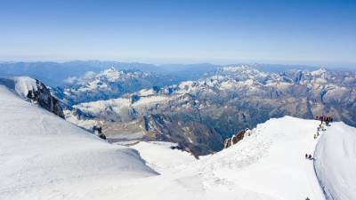 На Эльбрусе спасли альпиниста с травмой ноги