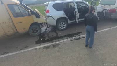 На севере Южно-Сахалинска столкнулись три автомобиля
