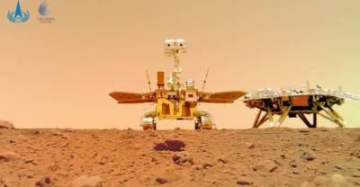 Китайский марсоход "Чжужун" сделал селфи на поверхности Красной планеты