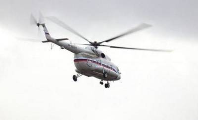 В Тюменской области вертолет вынужденно сел в болото