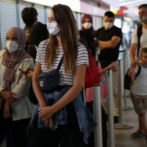 На вокзалах и в аэропортах США разрешат не носить маски