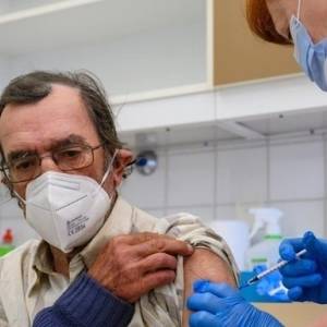 От коронавируса в Украине полностью привиты 200 тыс. человек