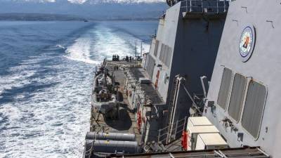 Американский эсминец направляется в Черное море
