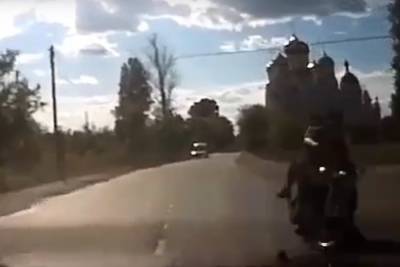 Водитель чуть не сбил троих детей на мотоцикле в Тверской области