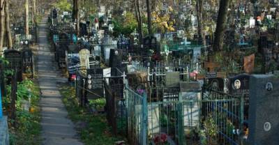 Россиянин уже 27 лет прописан на кладбище из-за очереди на жильё