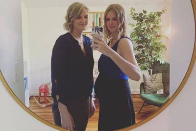 Тетя забеременела собственной племянницей ради сестры-близнеца