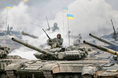 Украина стянула танки к линии разграничения в Донбассе