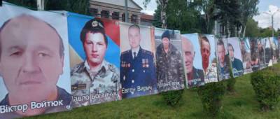 В Покровске семьи пропавших без вести на Донбассе провели акцию «Мы есть»: фото