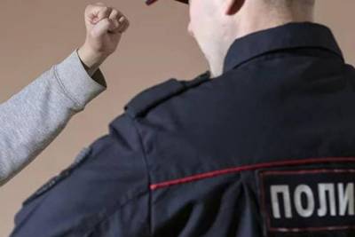Уголовник из Дятьково получил 2 года «строгача» за нападение на полицейского