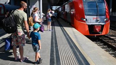 Семьи с детьми смогут путешествовать по РФ на поезде по льготным тарифам