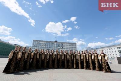 На Стефановской площади вживую исполнили гимны России и Коми