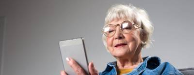 Чеховских пенсионеров научили оплачивать счета онлайн