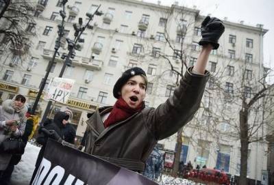 Акционист Крисевич выстрелил себе в голову на Красной площади в рамках перфоманса