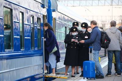 Семьи с детьми в России смогут купить билеты на поезда по льготным тарифам
