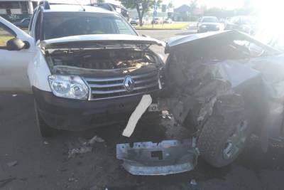 В Костроме две автоледи устроили крупную аварию