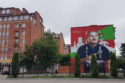 На фасаде дома во Владикавказе нарисовали портрет Черчесова