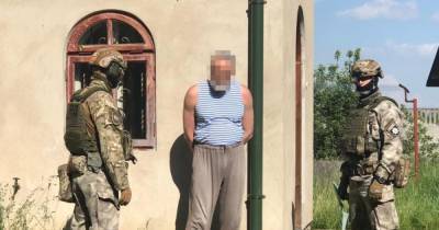 Хранил даже в церкви: священника из Львовщины задержали за торговлю оружием (видео)