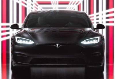 Tesla представила самый быстрый электромобиль (видео)