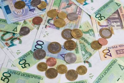 Биржа: рубль укрепился к доллару и евро