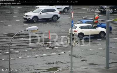 На юго-западе Москвы провалился грунт на проезжей части
