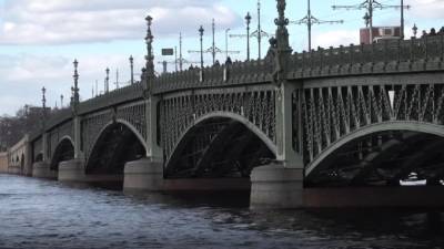 В ночь с 14 на 15 июня изменится график разводки Троицкого моста в связи с подготовкой к "Алым парусам"