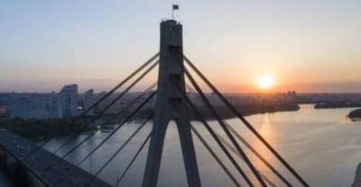 В Киеве на одном из мостов на Троещину ограничат движение