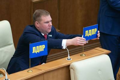 Уральский депутат назвал «вредом имиджу партии» свое участие в рыбалке, где погиб человек