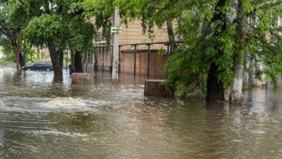 Как доплыть до следующей остановки? Регионы России спасаются от потопов