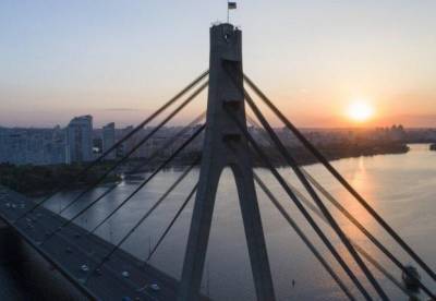 На выходных на Северном мосту в Киеве ограничат движение