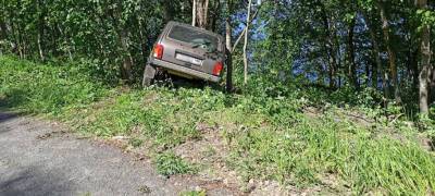 На трассе в Карелии автомобиль едва не улетел в озеро (ФОТО)