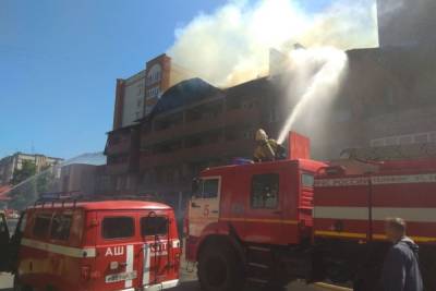 На улице Пролетарской Йошкар-Олы горит четырехэтажный дом