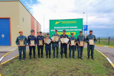 Тамбовскому пожарному вручили 25 тысяч рублей за победу в конкурсе «Лучший по профессии»