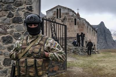 Азербайджан сообщил об обстреле своих позиций армянскими военными
