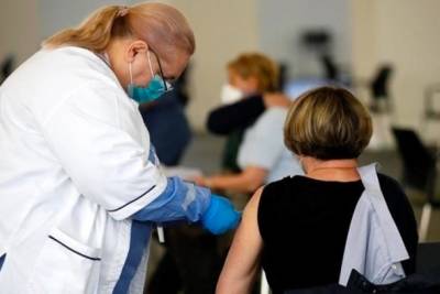 В Киеве анонсировали вакцинацию госслужащих