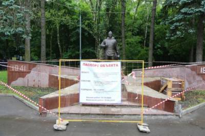 Толстой призвал оперативно отреставрировать памятник воину в Кузьминках