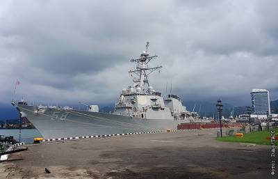 Ракетный эсминец ВМС США "Лабун" вошел в Черное море