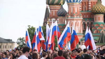 ВЦИОМ назвал процент граждан, знающих о Дне России