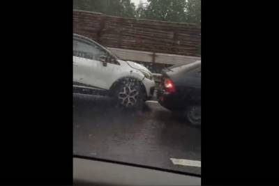 На трассе в Тверской области столкнулись четыре автомобиля