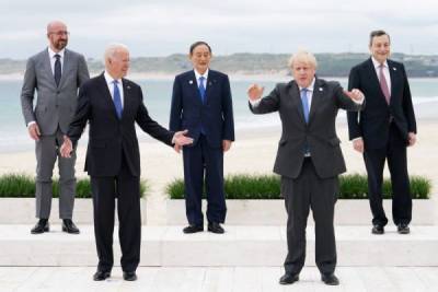 «Цирк» G7 во время пандемии: коллективный Запад отшутился на английском пляже
