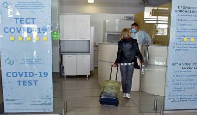 Роспотребнадзор согласился освободить привитых туристов от сдачи ПЦР-тестов после возвращения на родину