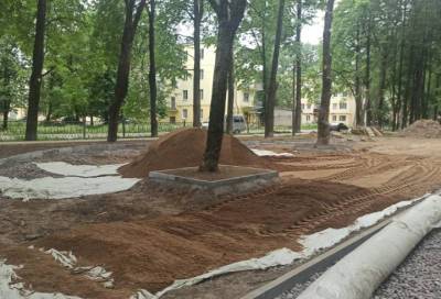 Продолжаются работы по преображению сквера Почивалова в Волхове