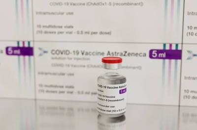 В Италии рекомендовали использовать вакцину AstraZeneca людям старше 60 лет