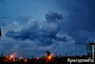 Над Одессой пролетел необычный «дракон» – фотофакт